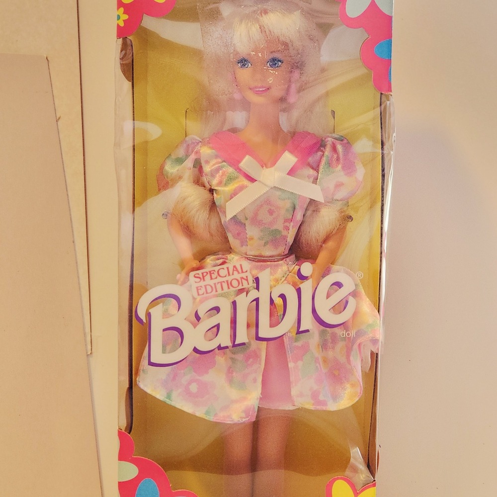 Vintage 1996 Russell Stover Candies Special Edition Barbie Doll Mattel 16351 NIB